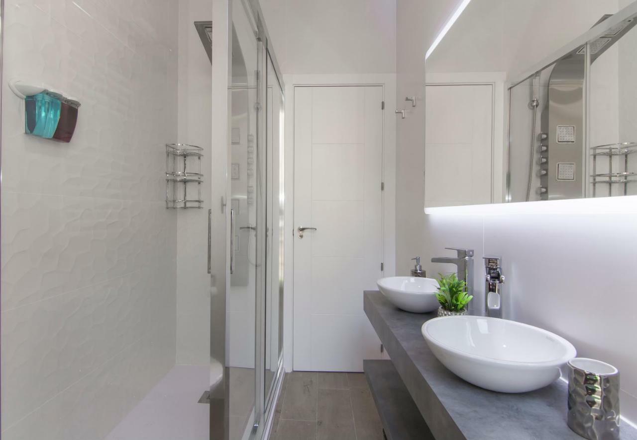 Sol luxury suites Madrid Extérieur photo