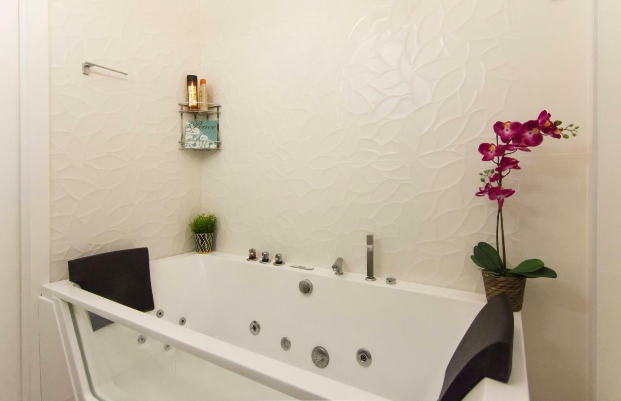 Sol luxury suites Madrid Extérieur photo